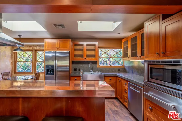 $10,000 | 2524 Laurel Pass Avenue, Los Angeles, CA 90046