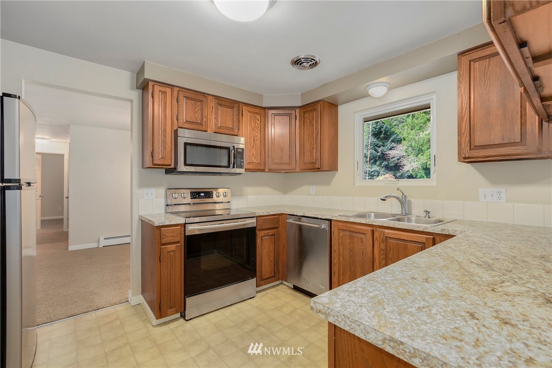 15416 Southeast 132nd Street Renton, WA 98059 - Photo 9 of 27