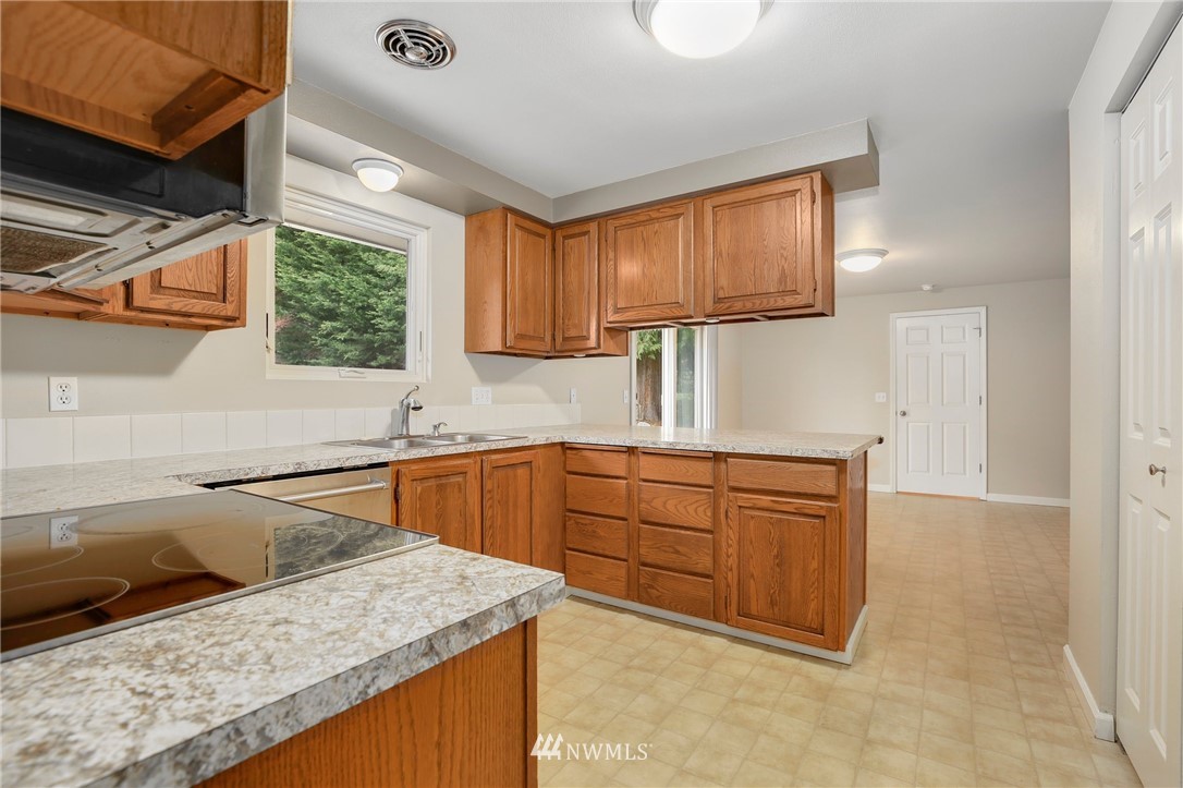 15416 Southeast 132nd Street Renton, WA 98059 - Photo 10 of 27