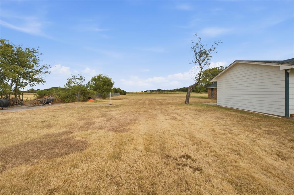 6411 West Line Road Collinsville, TX 76233 - Photo 26 of 40 Gallery Image 26
