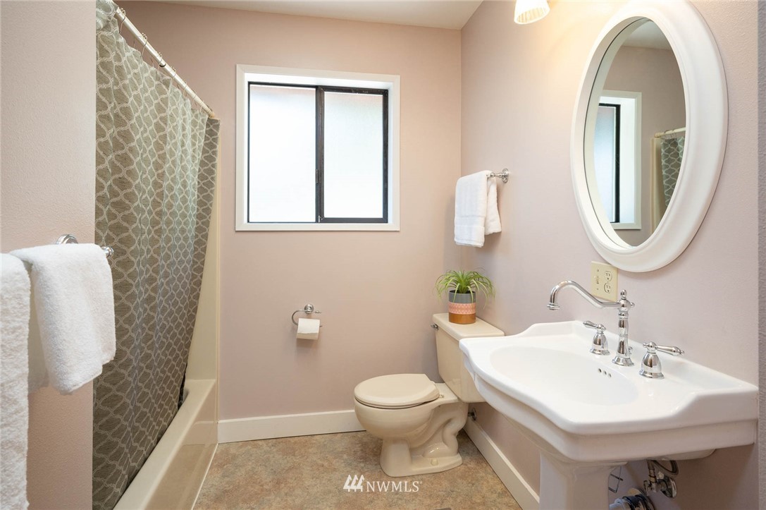 21416 Tramp Harbor Road Southwest Vashon, WA 98070 - Photo 16 of 40 Gallery Image 16