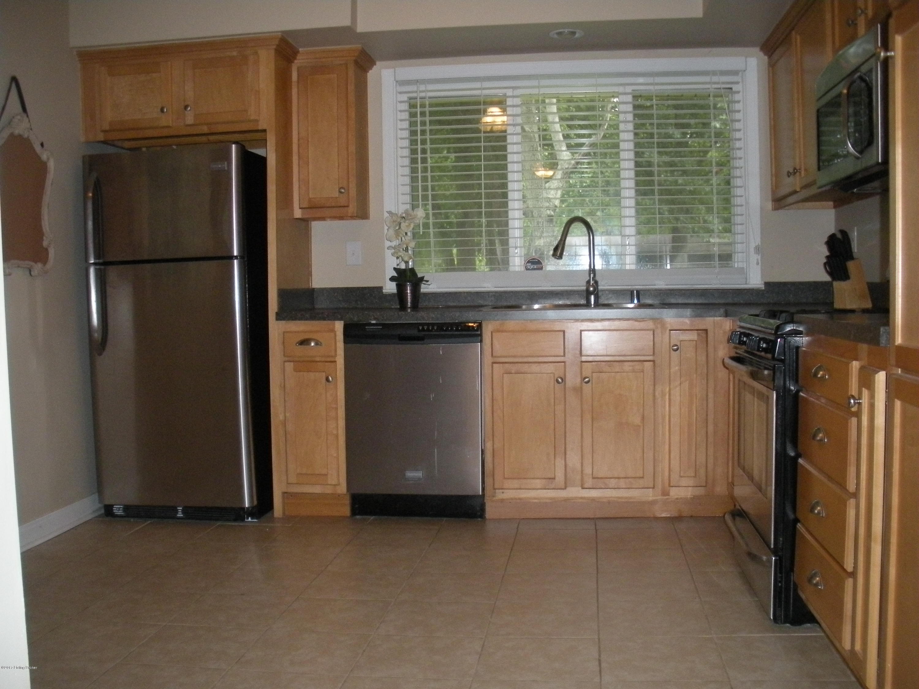 3142 Radiance Road Louisville, KY 40220 - Photo 10 of 28 Kitchen