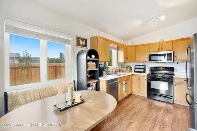 $425,000 | 102 Taylor Creek Road, Dubois, WY 82513