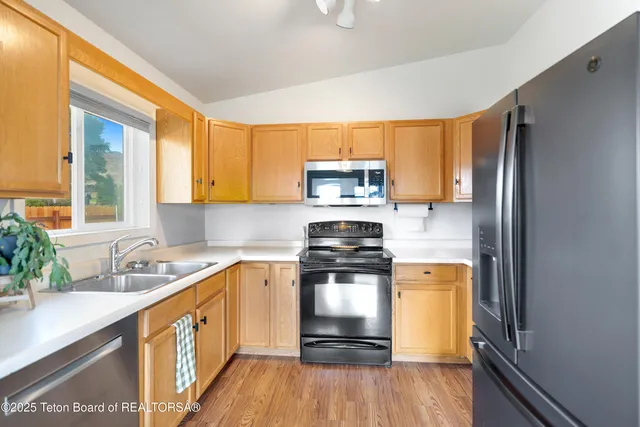 $425,000 | 102 Taylor Creek Road, Dubois, WY 82513