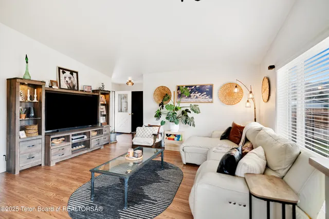 $425,000 | 102 Taylor Creek Road, Dubois, WY 82513