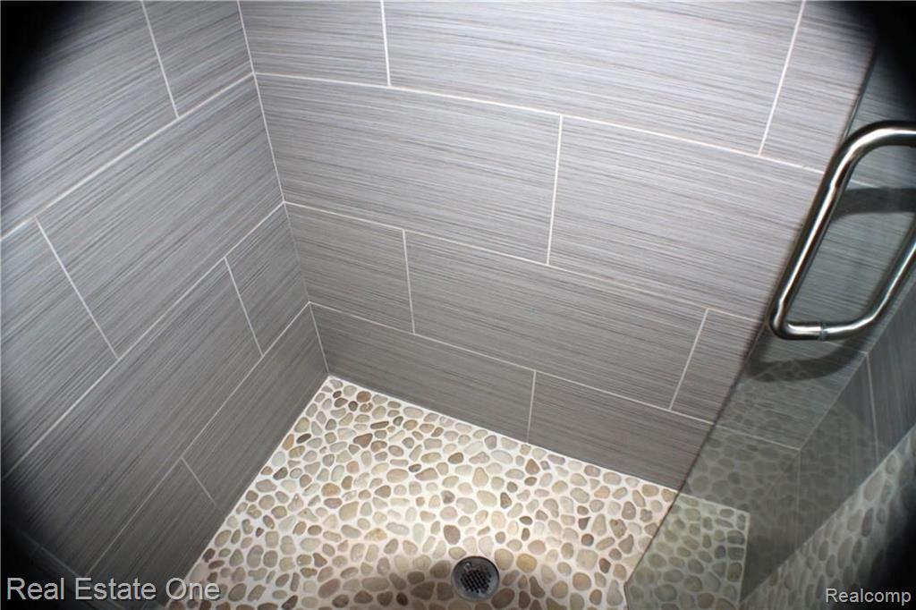 511 Whitney Drive Rochester Hills, MI 48307 - Photo 18 of 25