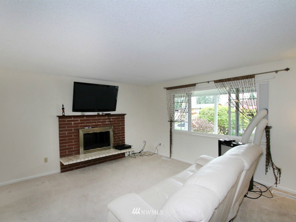17703 113th Place Southeast Renton, WA 98055 - Photo 3 of 16 Gallery Image 3