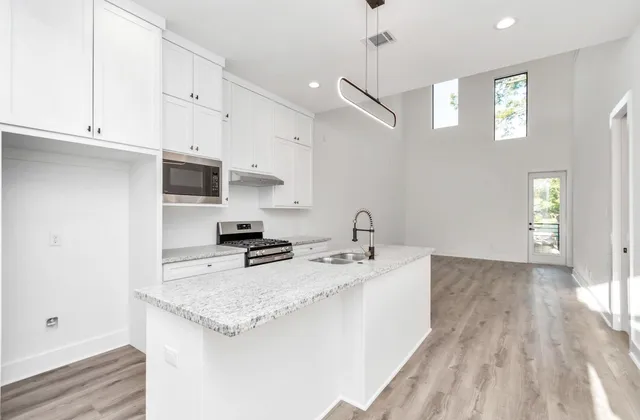 a picture of a wall with a picture