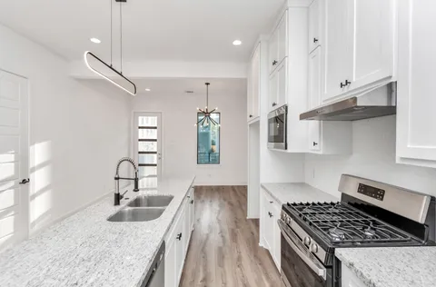 $339,900 | 5609 Savyon Drive, Houston, TX 77091