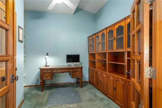 a view of an entryway with workspace