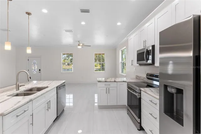 $405,000 | 701 East Dr Martin Luther King Jr Boulevard, Plant City, FL 33563