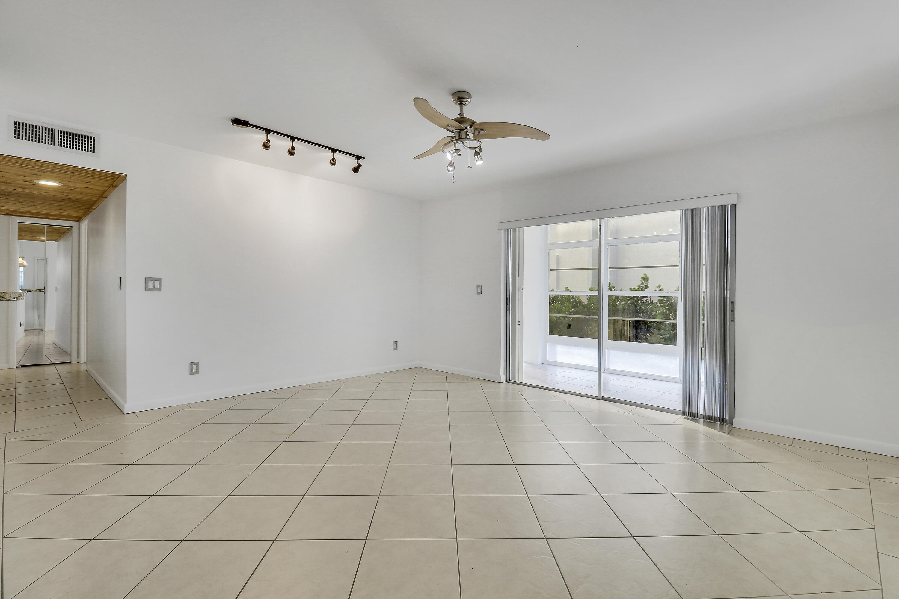 964 Northwest Spruce Ridge Drive, Unit D1 Stuart, FL 34994 - Photo 14 of 33 Living Space