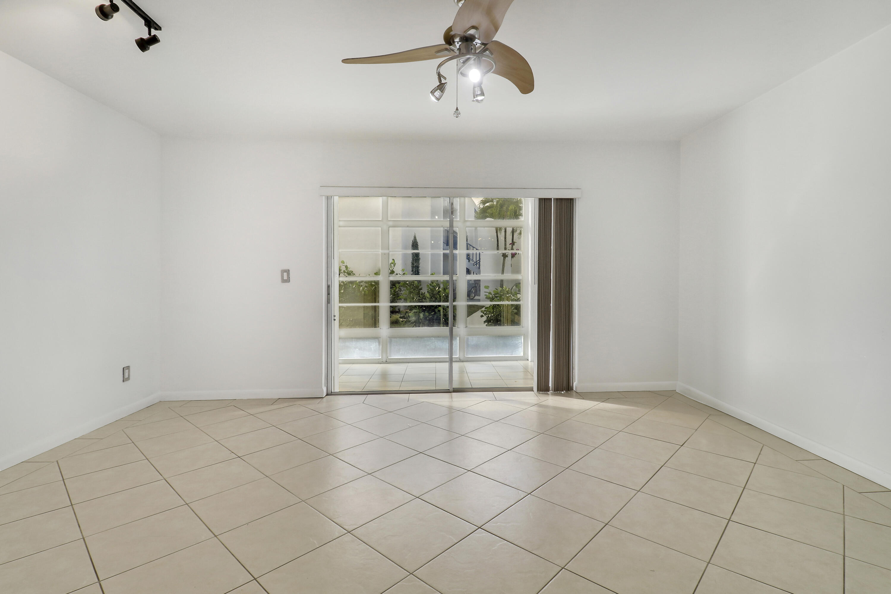 964 Northwest Spruce Ridge Drive, Unit D1 Stuart, FL 34994 - Photo 18 of 33 Living Room