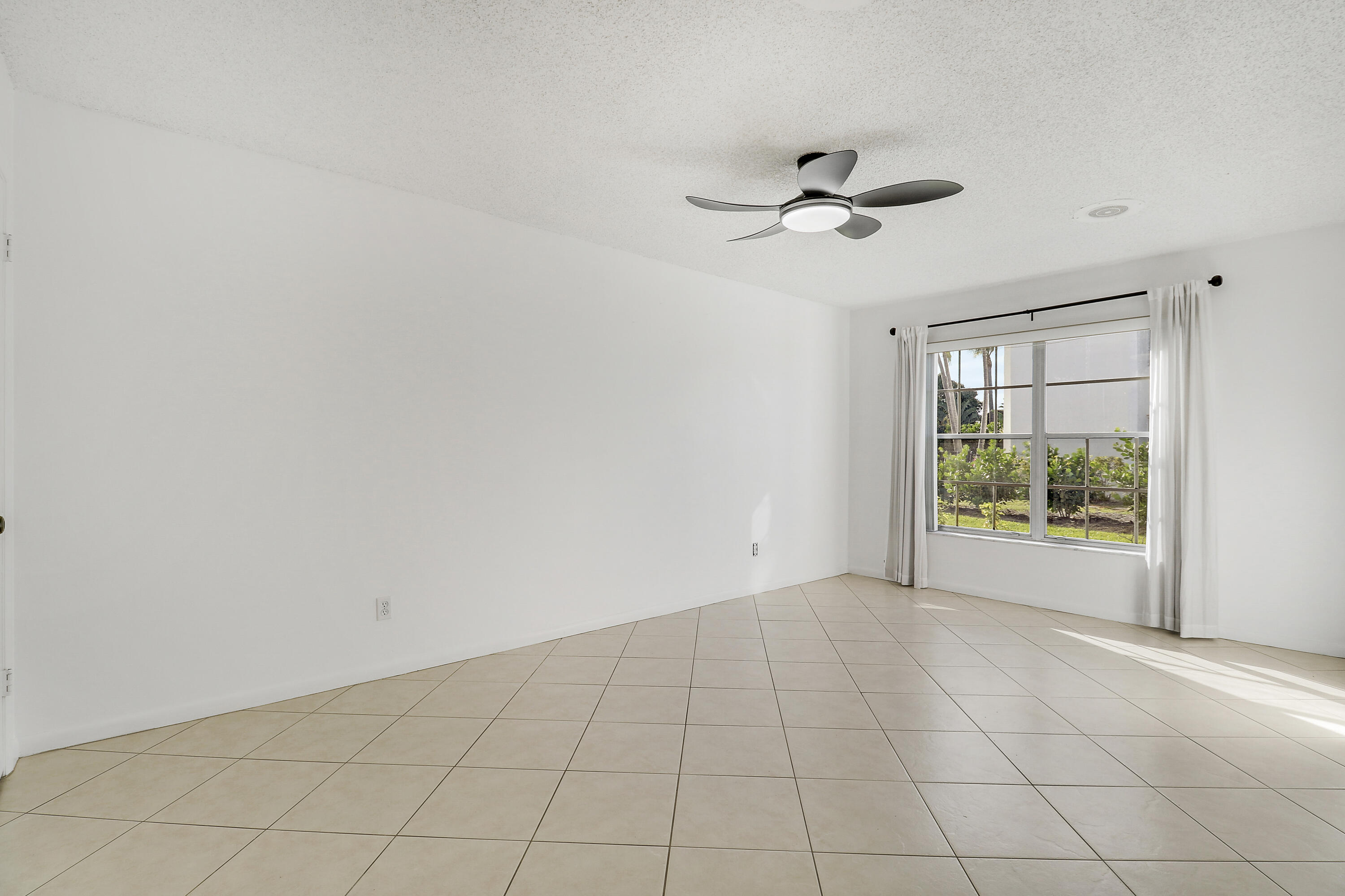 964 Northwest Spruce Ridge Drive, Unit D1 Stuart, FL 34994 - Photo 20 of 33 Primary Bedroom