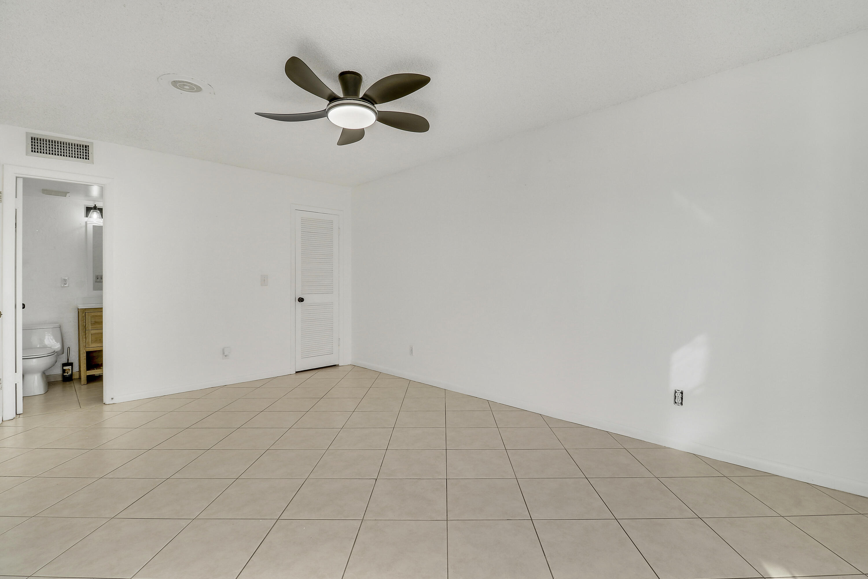 964 Northwest Spruce Ridge Drive, Unit D1 Stuart, FL 34994 - Photo 21 of 33 Primary Bedroom
