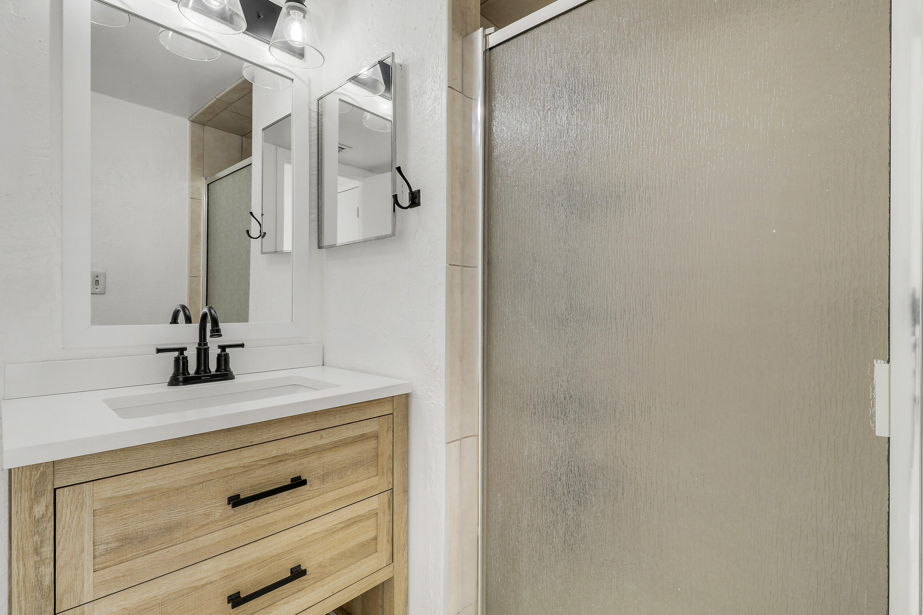 964 Northwest Spruce Ridge Drive, Unit D1 Stuart, FL 34994 - Photo 22 of 33 Primary Bathroom