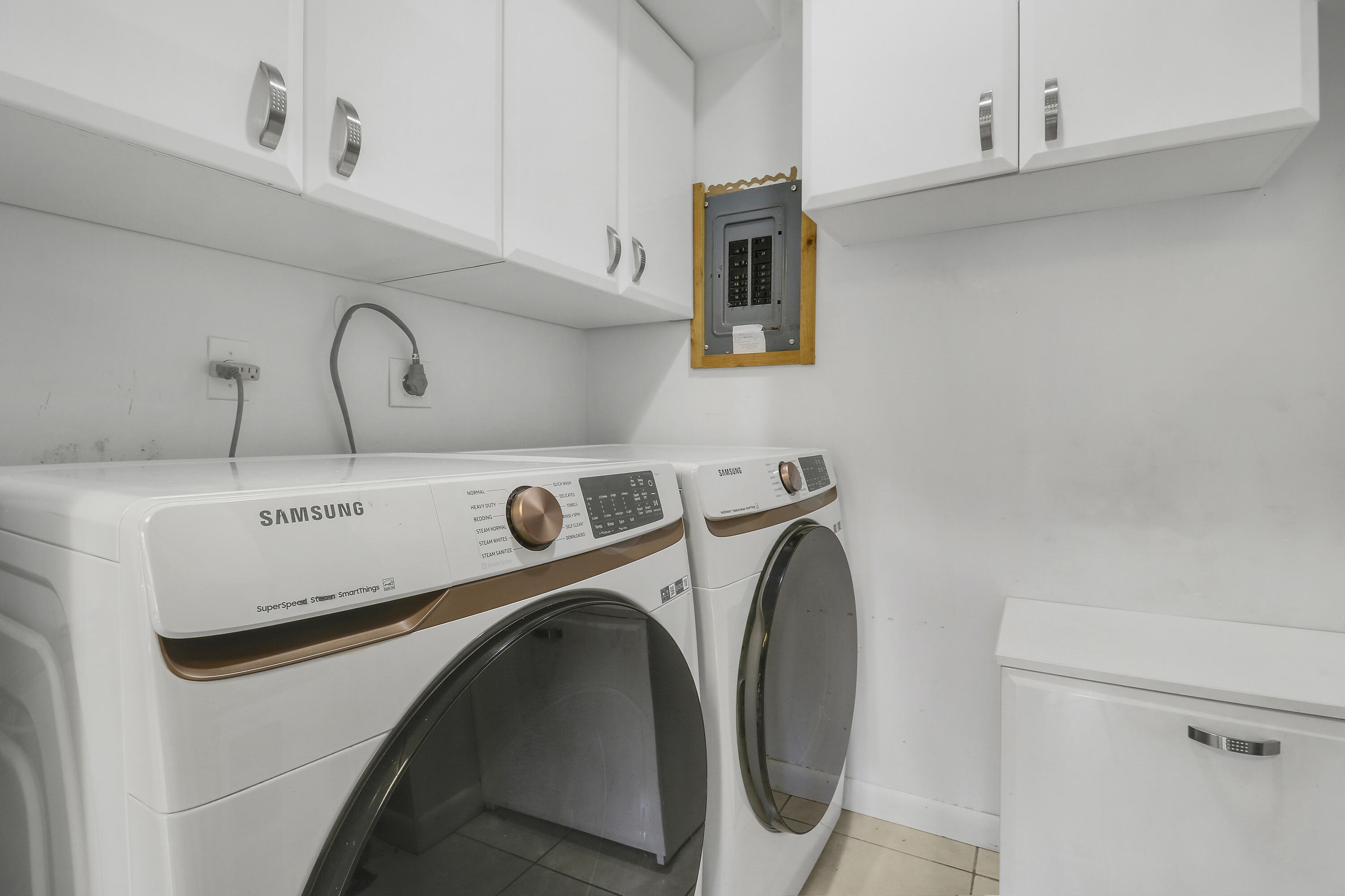 964 Northwest Spruce Ridge Drive, Unit D1 Stuart, FL 34994 - Photo 26 of 33 In Unit Laundry