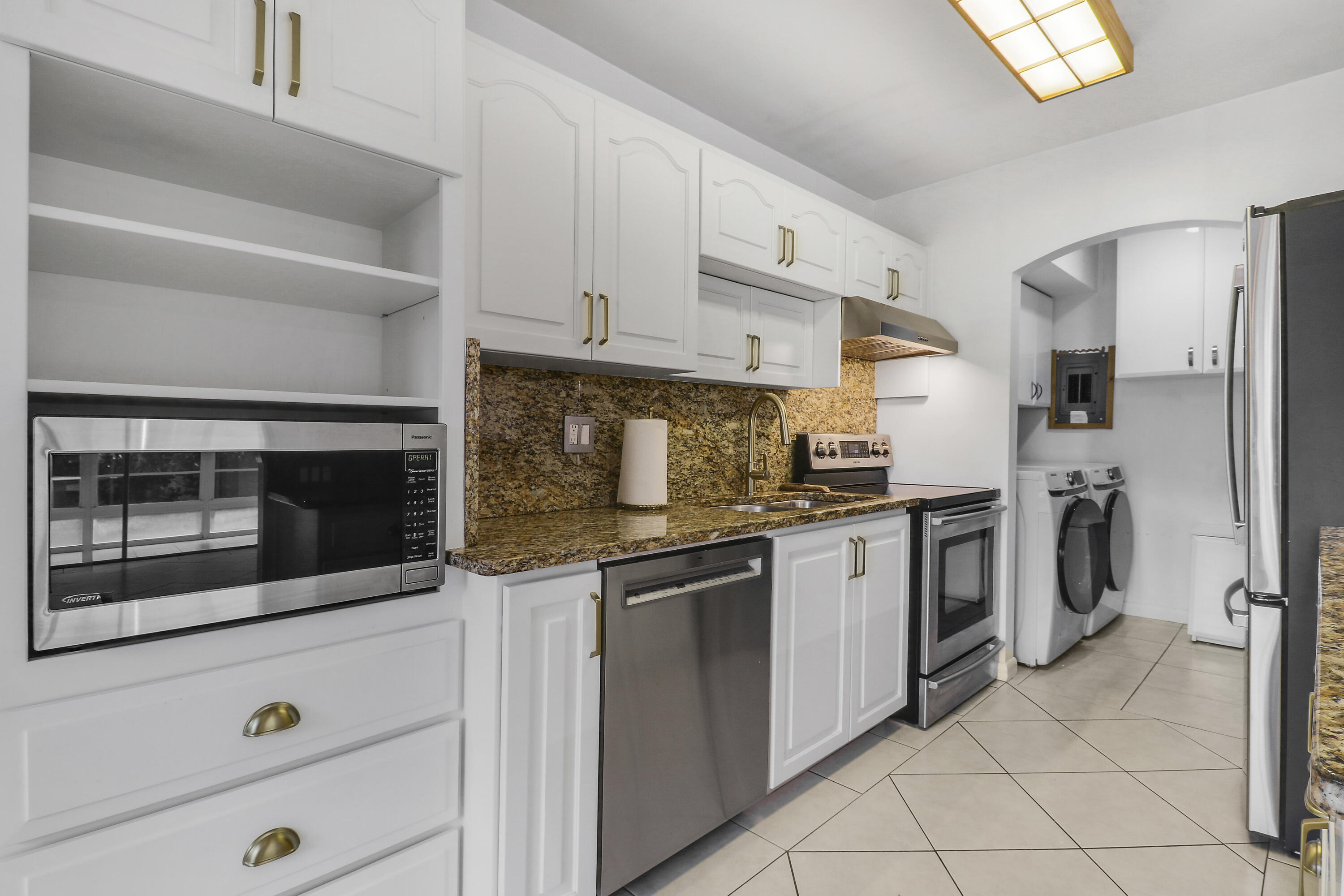 964 Northwest Spruce Ridge Drive, Unit D1 Stuart, FL 34994 - Photo 4 of 33 Kitchen