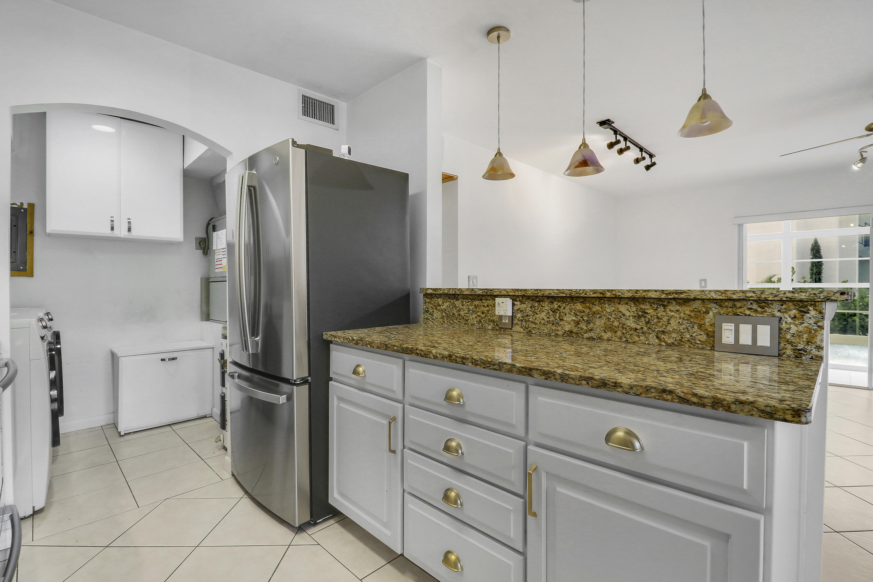 964 Northwest Spruce Ridge Drive, Unit D1 Stuart, FL 34994 - Photo 5 of 33 Kitchen