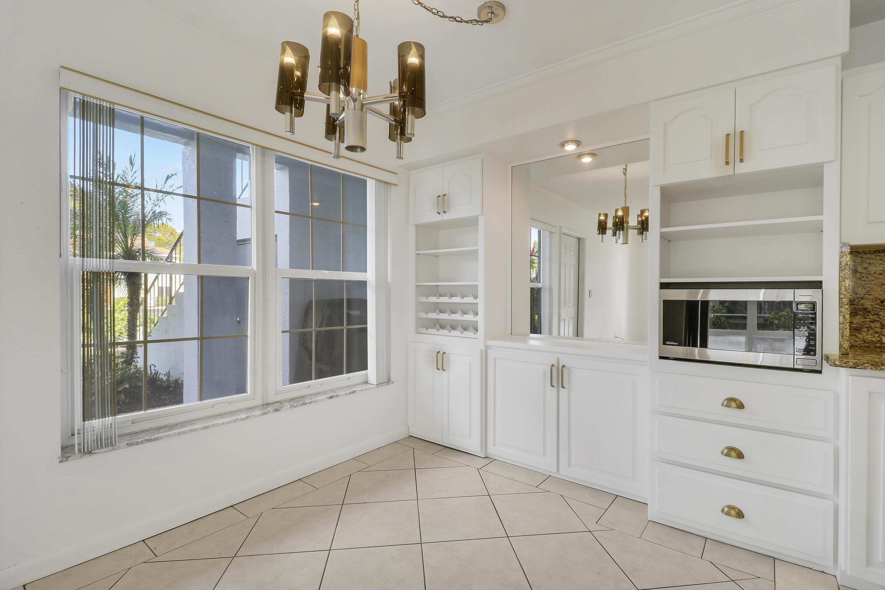 964 Northwest Spruce Ridge Drive, Unit D1 Stuart, FL 34994 - Photo 9 of 33 Dining Area