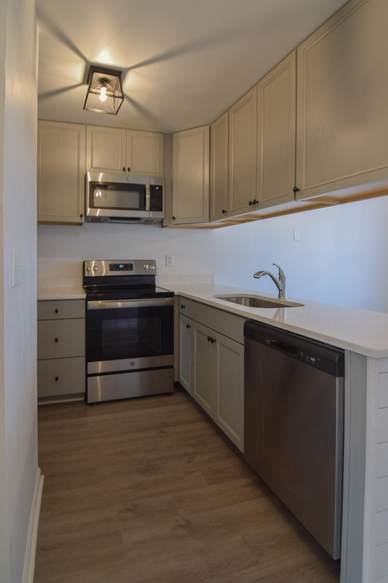 7733 Oldridge Road, Unit A North Charleston, SC 29418 - Photo 3 of 11 7733 A Oldridge-07