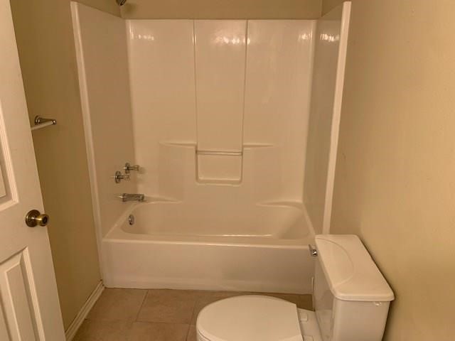 1922 20th Street Huntsville, TX 77340 - Photo 21 of 49 a bathroom with a toilet and a bath tub