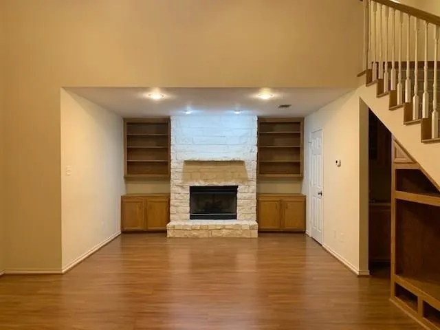 a view of a livingroom with a fireplace