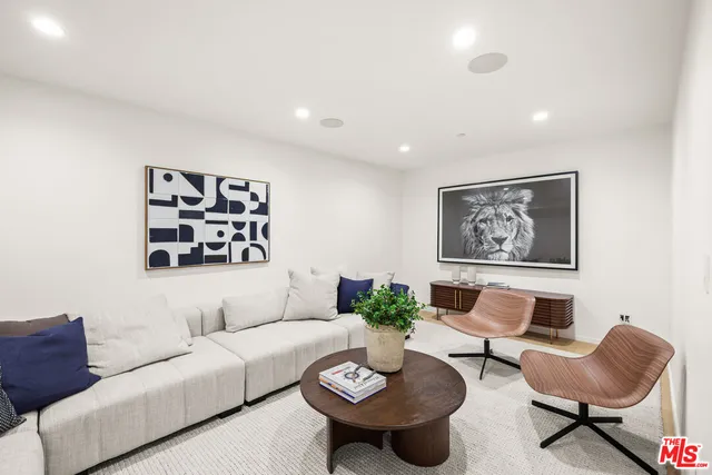 $24,000 | 2530 Beverley Avenue, Santa Monica, CA 90405