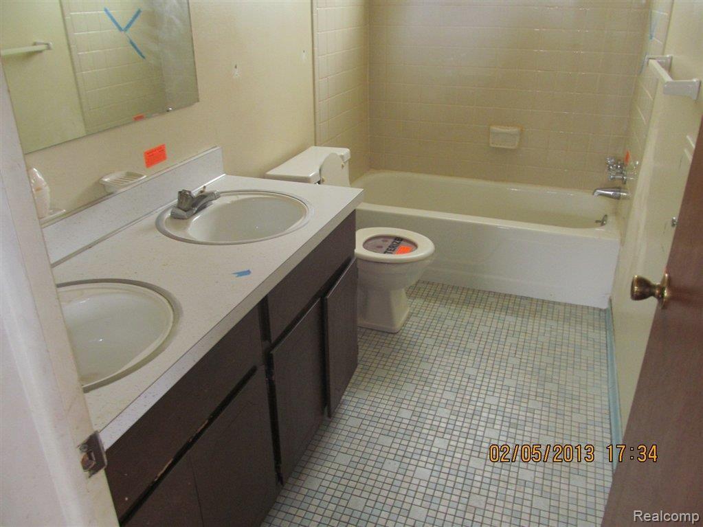 16831 Stephens Road Eastpointe, MI 48021 - Photo 12 of 13 stephens 012.jpg