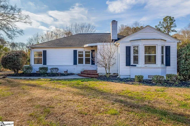 $275,000 | 417 West Farley Avenue, Laurens, SC 29360
