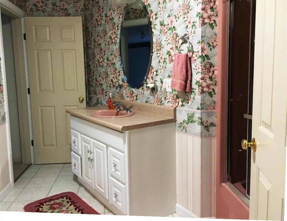 170 Kelleytown Road Bernard, ME 04612 - Photo 18 of 33 Centrally located full bath