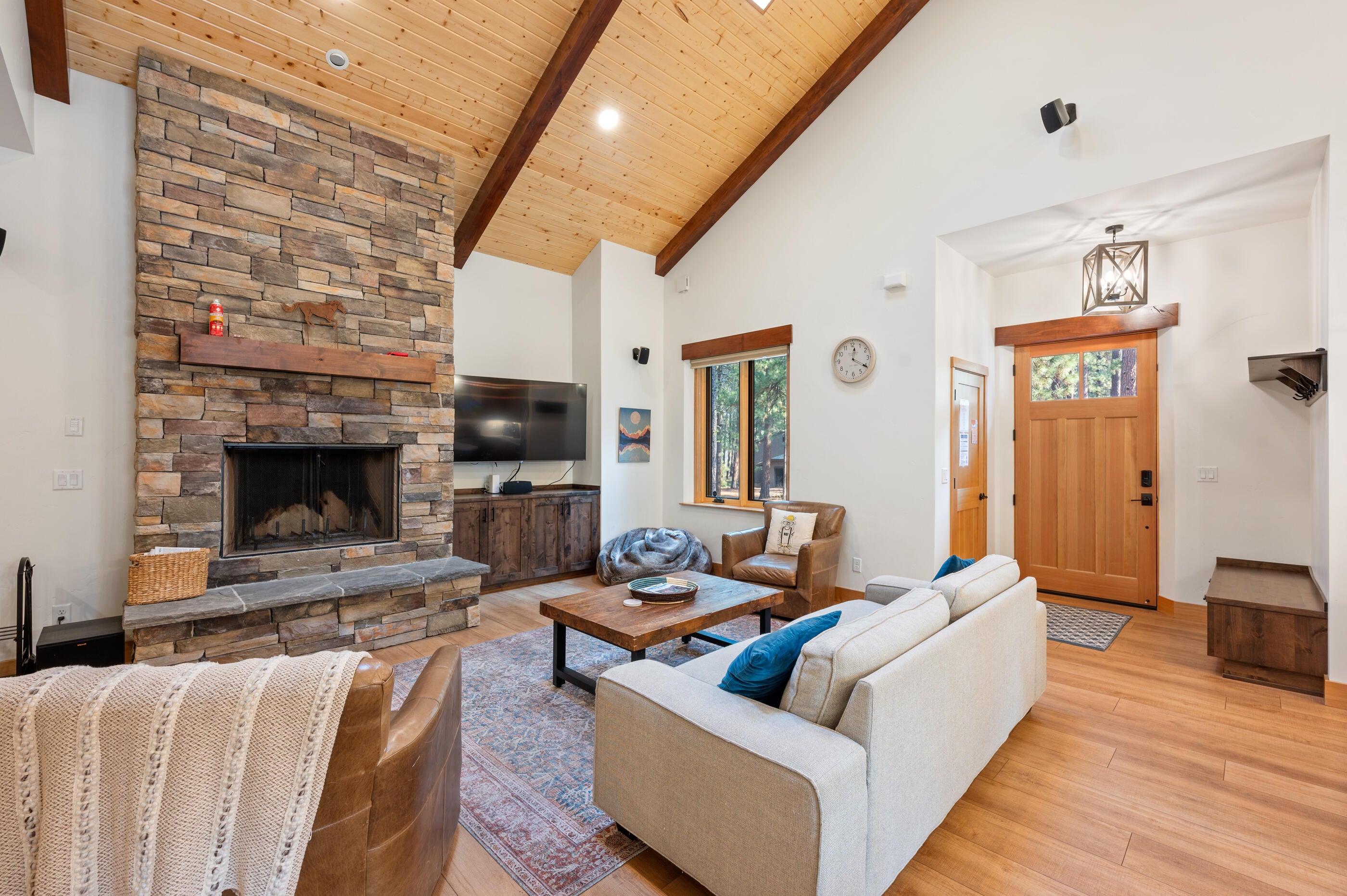 70643 Pasque Flower, Unit SM76 Black Butte Ranch, OR 97759 - Photo 3 of 33 70643-pasque-flowers-black-butte-ranch-3