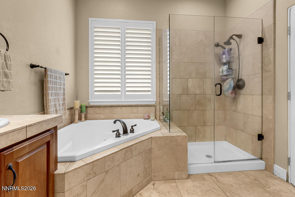 7865 Peavine Trail Court Reno, NV 89523 - Photo 23 of 33 Primary Bath3 1000x700