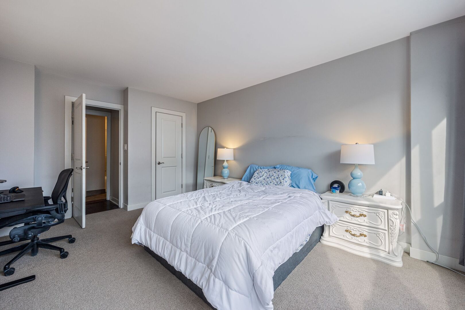 2930 North Sheridan Road, Unit 1108 Chicago, IL 60657 - Photo 15 of 24 Gallery Image 15