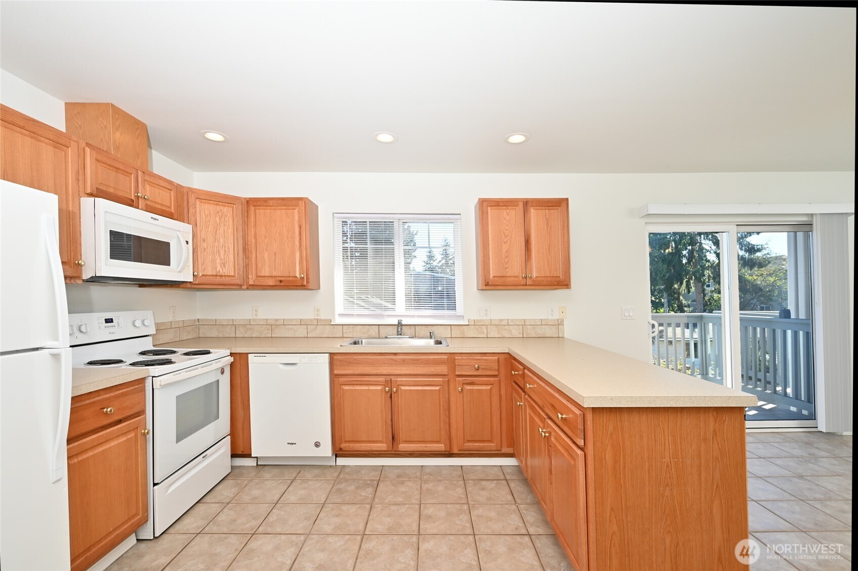 6411 Broadway Everett, WA 98203 - Photo 11 of 34