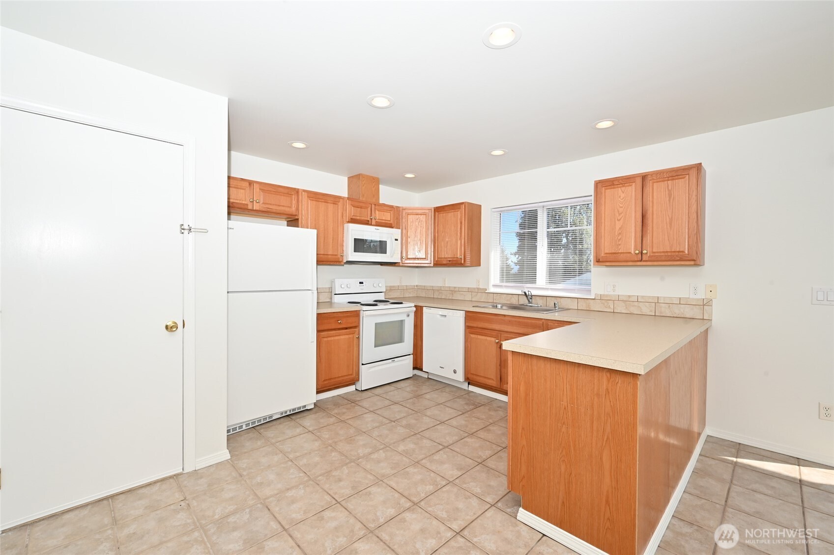 6411 Broadway Everett, WA 98203 - Photo 9 of 34