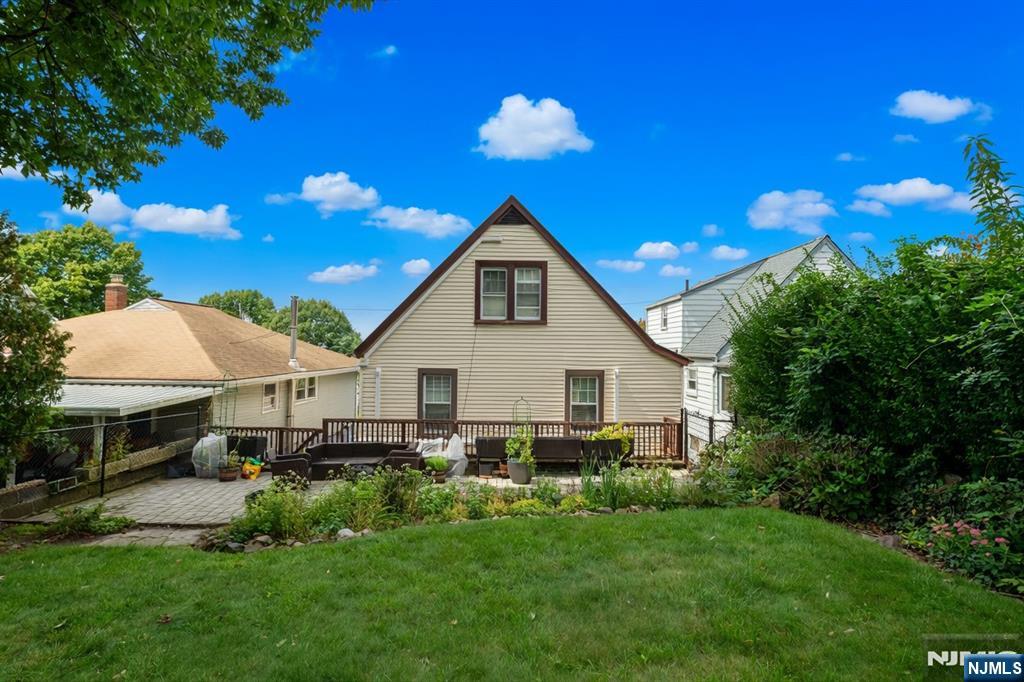 728 Stewart Street Ridgefield, NJ 07657 - Photo 2 of 32 Gallery Image 2