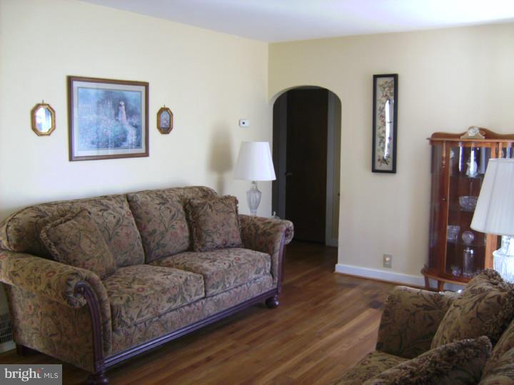 537 Church Road Sicklerville, NJ 08081 - Photo 14 of 25 Living Room