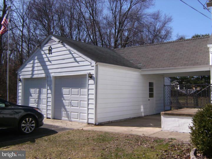 537 Church Road Sicklerville, NJ 08081 - Photo 8 of 25 Garage