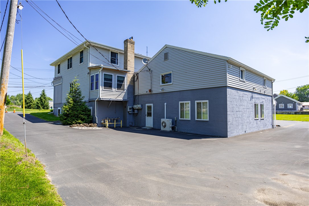 581 Whitney Road West Perinton, NY 14450 - Photo 8 of 38