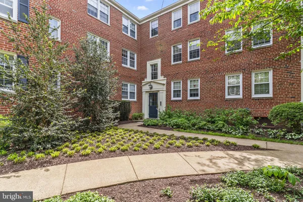 $2,328 | 6611 East Wakefield Drive, Unit B1, Alexandria, VA 22307