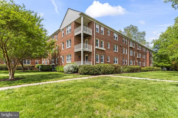 $2,328 | 6611 East Wakefield Drive, Unit B1, Alexandria, VA 22307