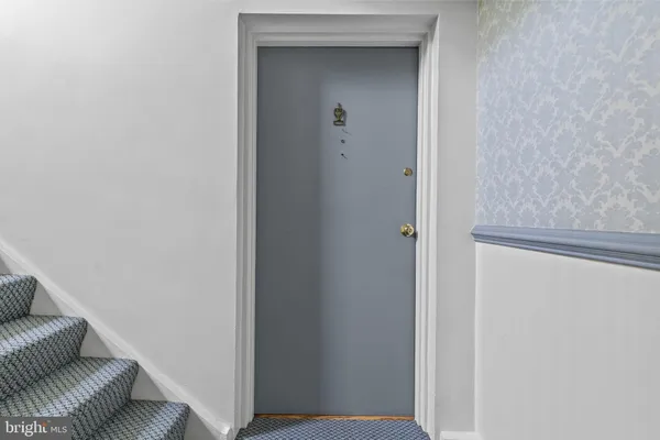 $2,328 | 6611 East Wakefield Drive, Unit B1, Alexandria, VA 22307