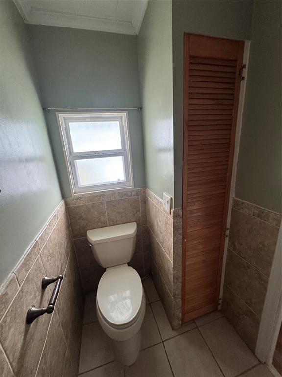 1921 Southwest 83rd Avenue Davie, FL 33324 - Photo 23 of 30 a bathroom with a toilet
