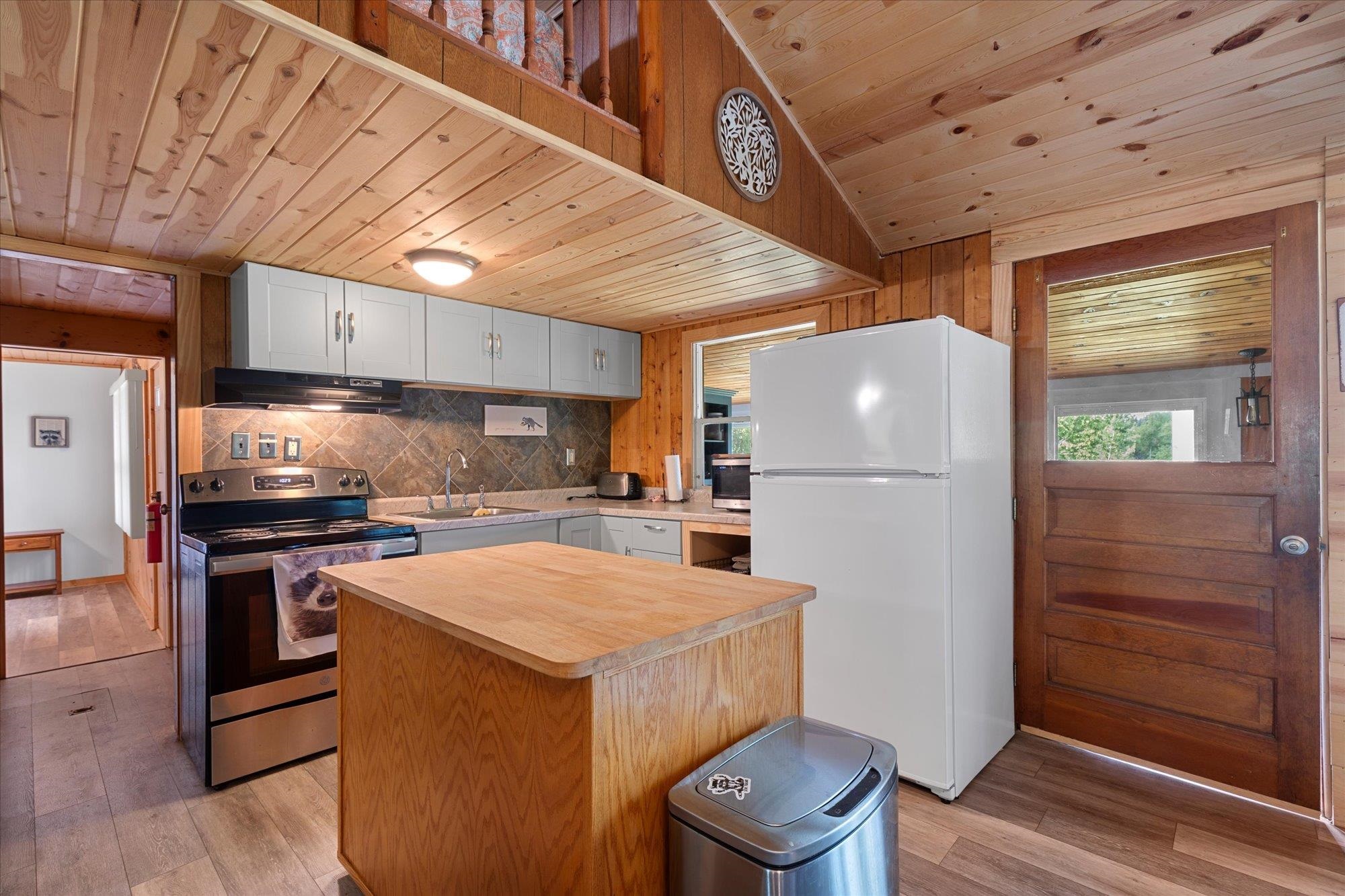 N9131 Parkway Road Crivitz, WI 54114 - Photo 9 of 35