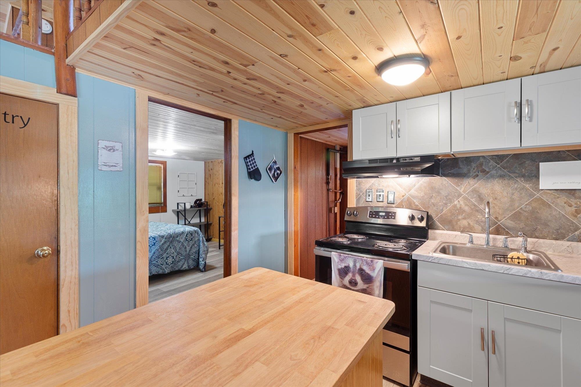 N9131 Parkway Road Crivitz, WI 54114 - Photo 10 of 35