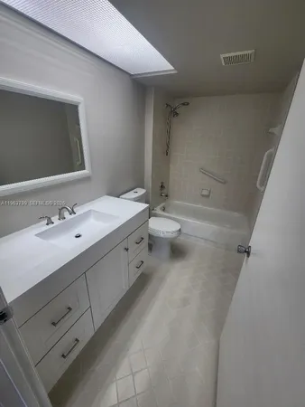 $1,850 | 12651 Southwest 16th Court, Unit 211B, Pembroke Pines, FL 33027