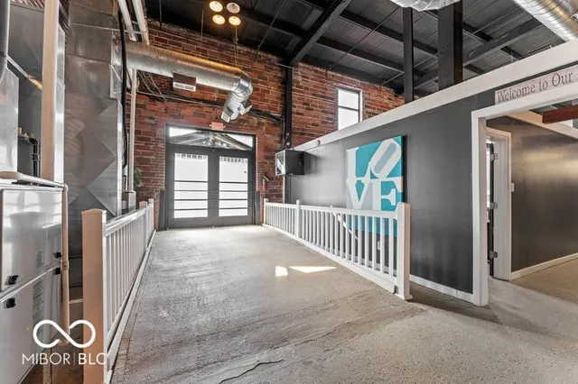 $15 | 950 White River Pkwy Drive, Unit B, Indianapolis, IN 46221