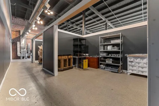 $15 | 950 White River Pkwy Drive, Unit B, Indianapolis, IN 46221