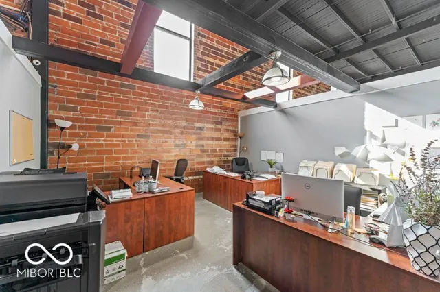 $15 | 950 White River Pkwy Drive, Unit B, Indianapolis, IN 46221